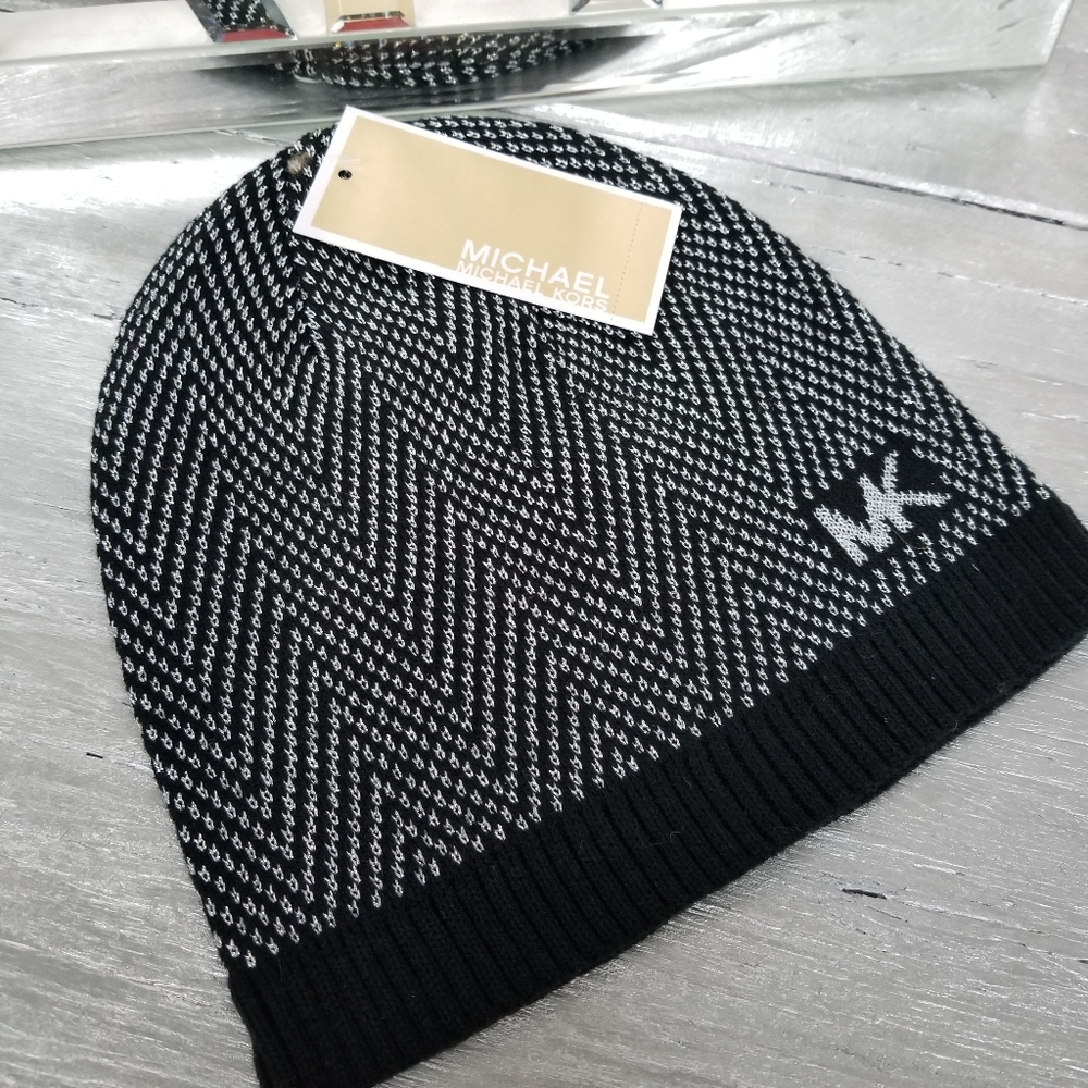 Last 1!! MICHAEL KORS hat / Beanie - Picture 2 of 2